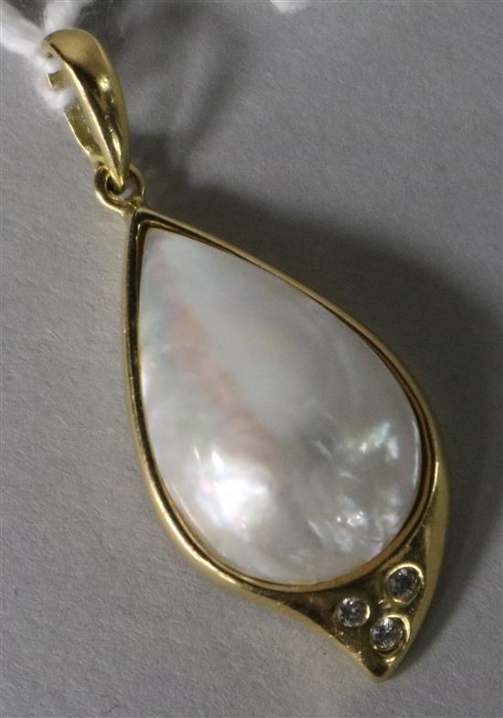 An 18ct gold, mabe baroque pearl and diamond set pendant, 28mm.